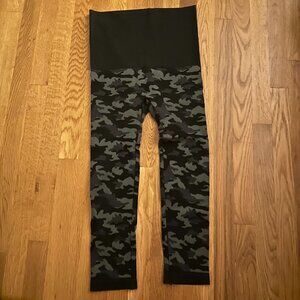 Preggo Legging Camo Crop Compression Leggings Postpartum